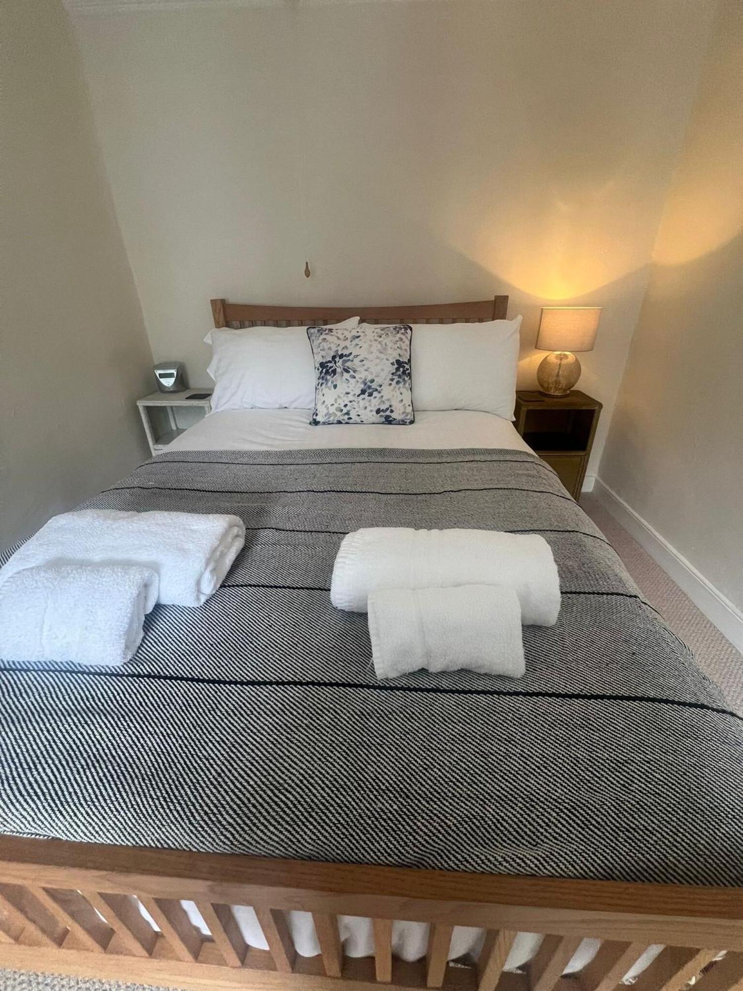 Nant Meigan, Georgian Townhouse In Centre Of Aberaeron, Dog Friendly Exterior photo